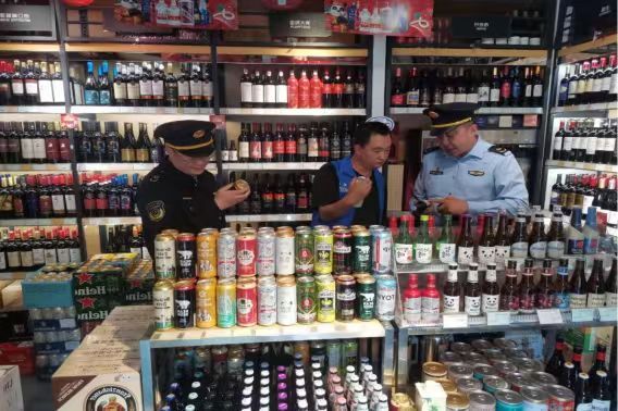 天水市四措并舉，扎實(shí)推進(jìn)“特供酒”清源打鏈專項(xiàng)行動(dòng)，筑牢酒類經(jīng)營(yíng)安全防線